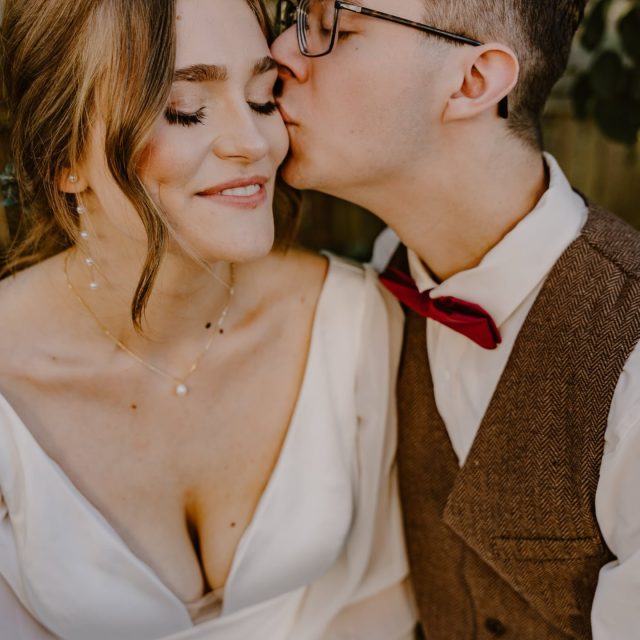 A day that started with sacred vows and ended with a skyline view 🤍 Second shooting this beautiful wedding was the perfect blend of timeless and modern - from a heartfelt ceremony inside the church to sunset portraits with the Des Moines skyline as their backdrop. Such an honor to capture the quiet, meaningful moments in between it all.

Grateful to be part of days like this ✨

#SecondShooter #DesMoinesWedding #ChurchWedding #WeddingPhotography #MidwestWeddings CityMeetsClassic WeddingInspiration GoldenHour

Second Shot for @haleyephoto